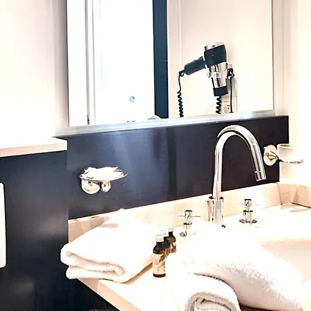 Vecchio Charmant: Cozy With Shared Pool Apartment
